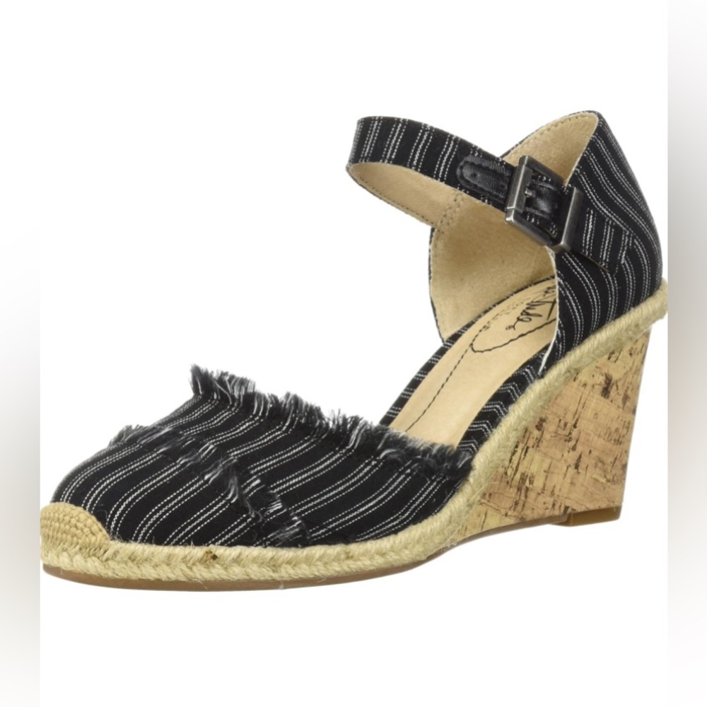 Life Stride Leena padded rounded toe fabric ankle closure 3” wedge heels size 11